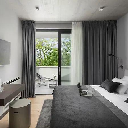 Modern 55 With Pool And Villa