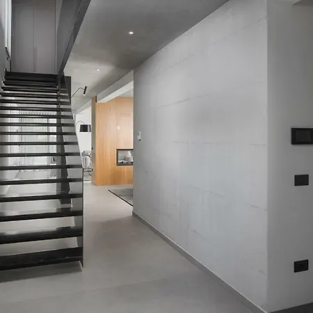 Modern 55 With Pool And Villa