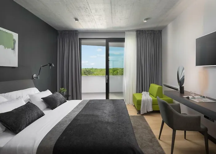 Vila Modern 55 With Pool And