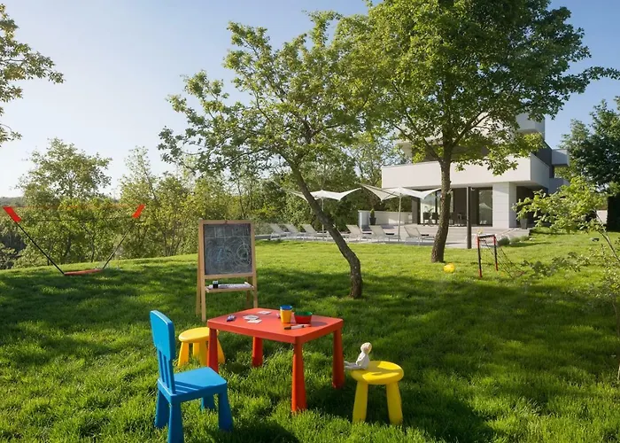 Modern 55 With Pool And Villa Pazin