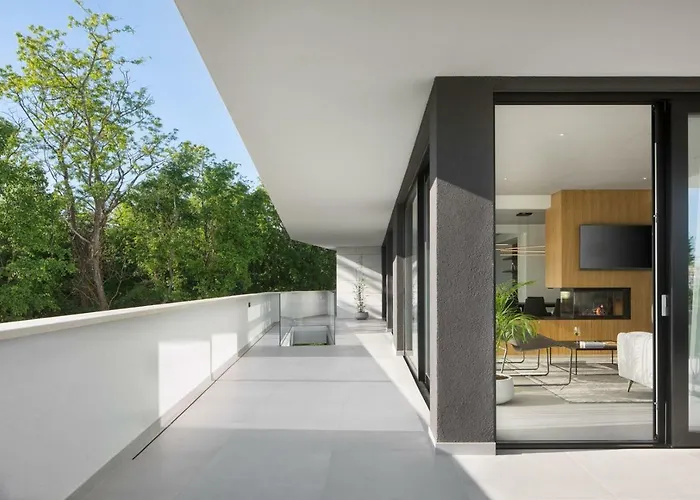 Villa Modern 55 With Pool And