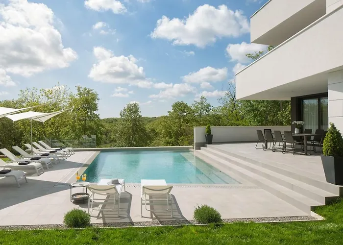 Villa Modern 55 With Pool And