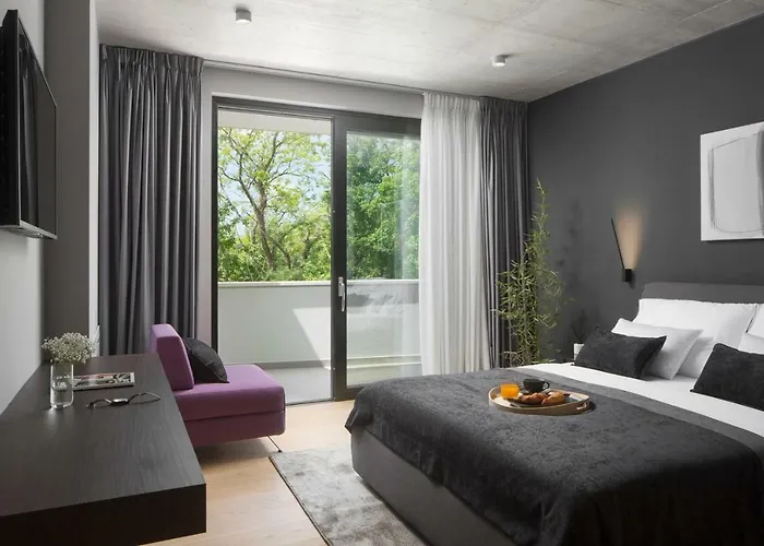 Modern 55 With Pool And Vila