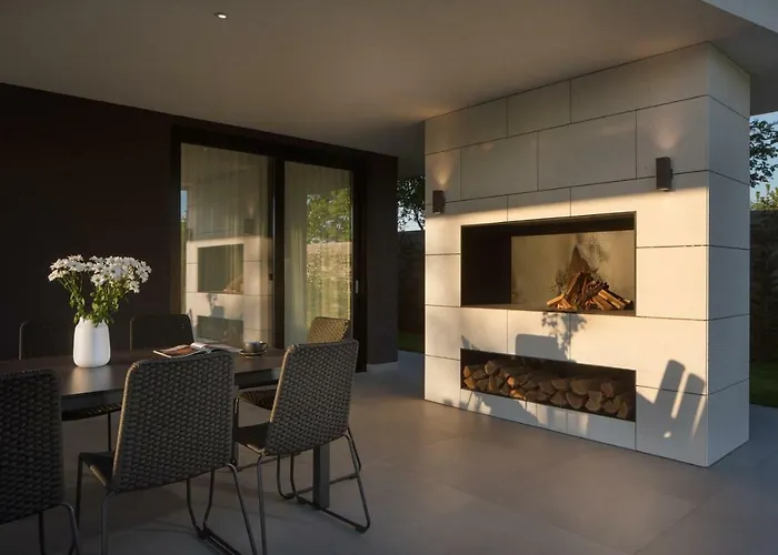 Modern 55 With Pool And