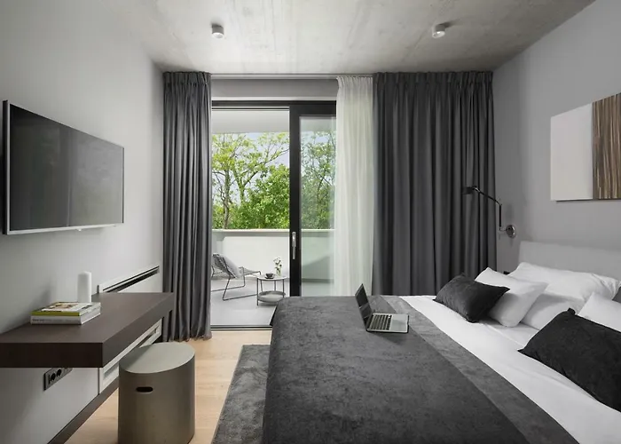 Modern 55 With Pool And Vila