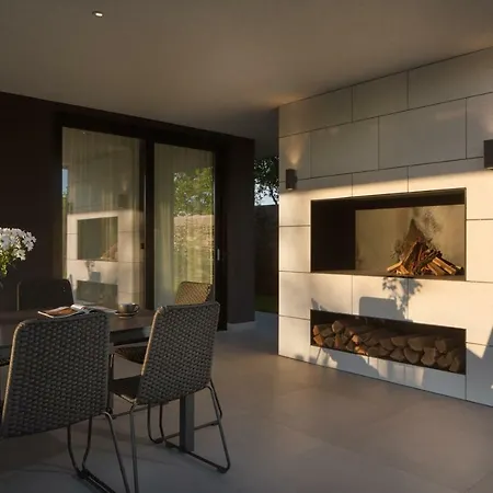 Modern 55 With Pool And