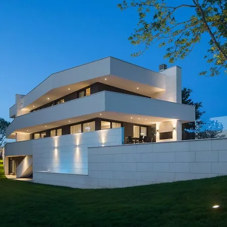 Villa Modern 55 With Pool And