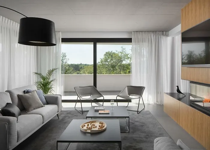 Modern 55 With Pool And *