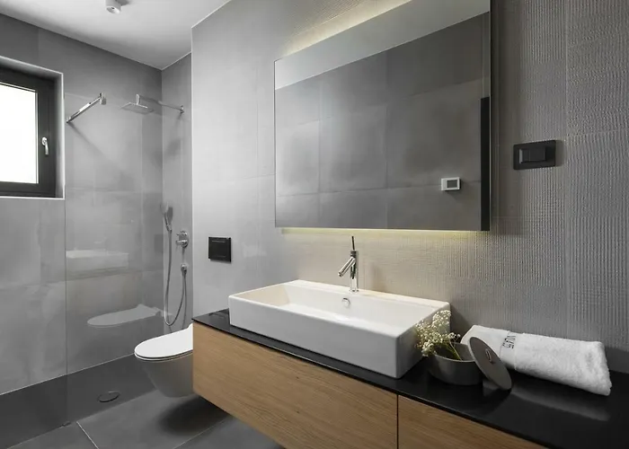 Modern 55 With Pool And *