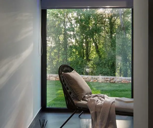 Modern 55 With Pool And 파진